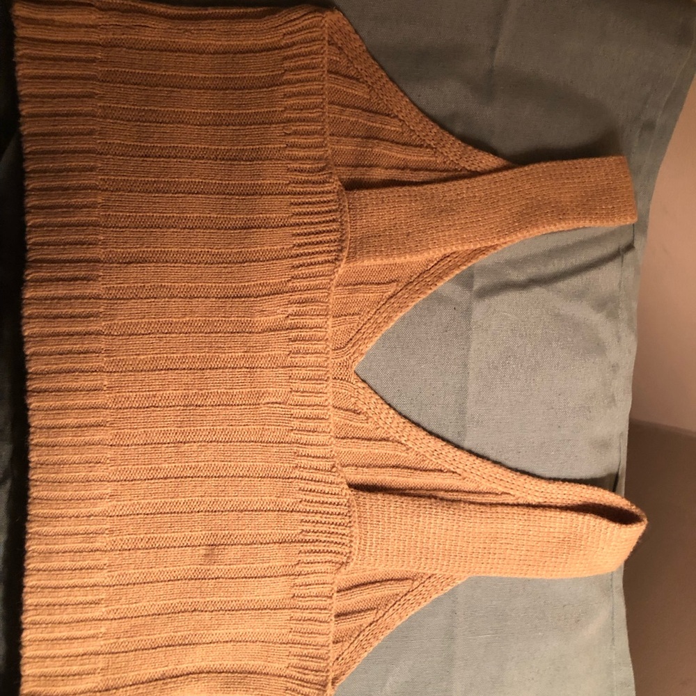Elegant Tan Ribbed Crop Top - Picture 2 of 3